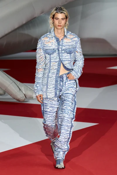 Look 17